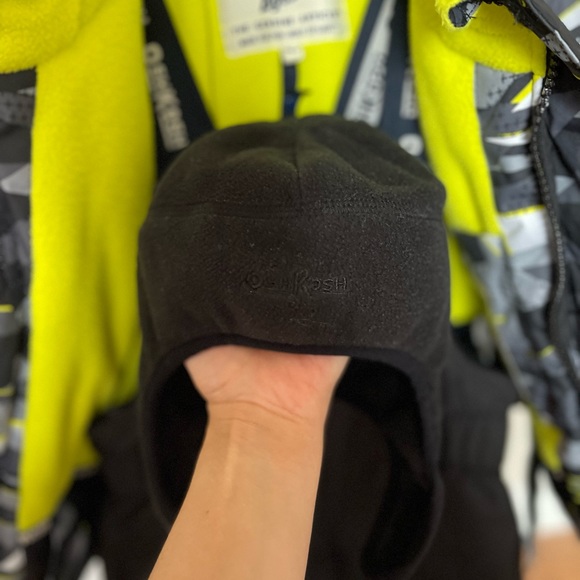 Coat never been used..snow pants hardly used.3 pieces:snow pants,coat and beret - Picture 6 of 6